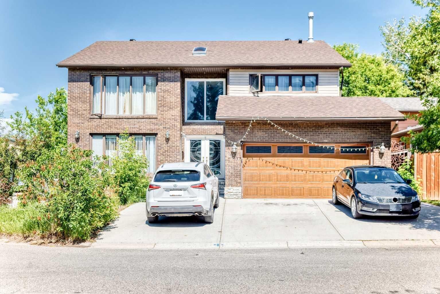 Property Photo: 204 Deer Ridge Way SE AB T2J 5Y6