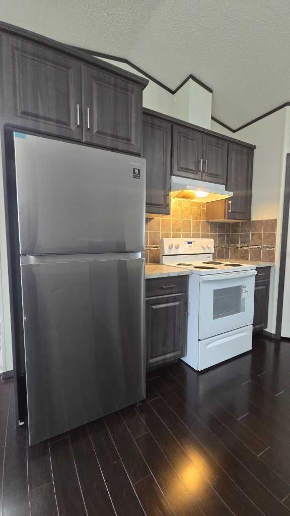 Property Photo:  10209 92 Avenue 113  AB T0A 2C0 