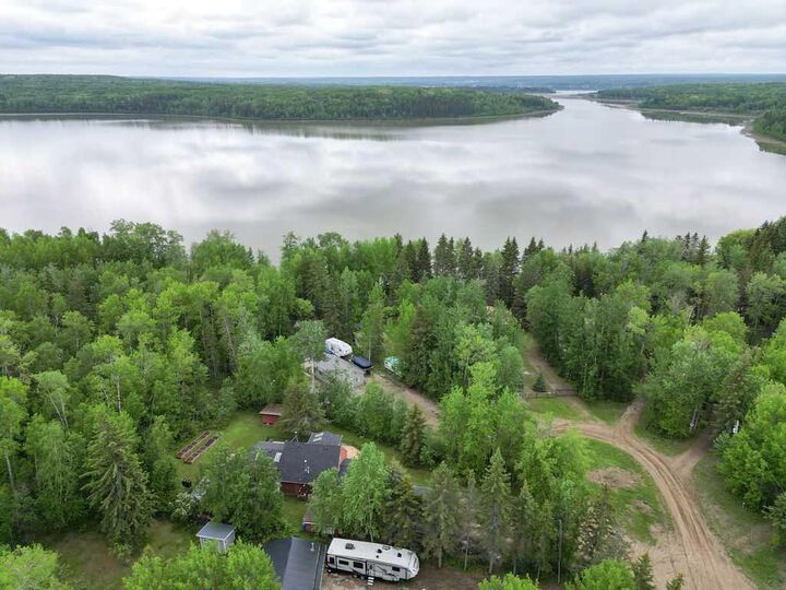 Property Photo: 437 Sunset Road AB T0A 0M0