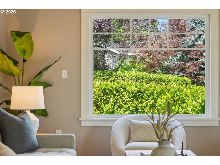 Property Photo:  6804 NE Davis St  OR 97213 