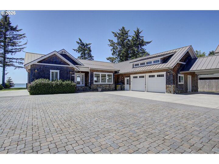 Property Photo:  831 Riverview Ln  WA 98614 