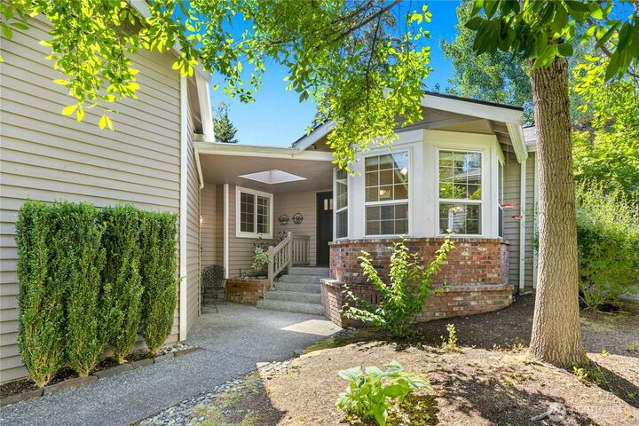 Property Photo: 24311 SE 41st Place 10 WA 98029