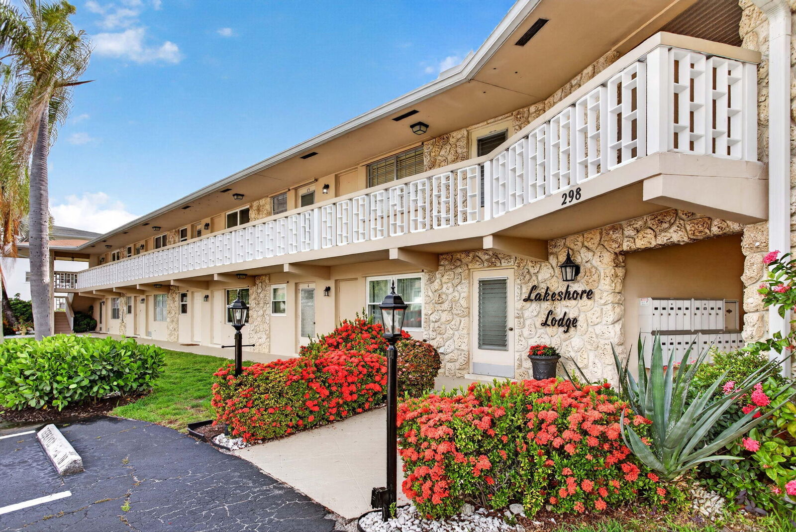 Property Photo:  298 SE 6th Avenue 9  FL 33060 