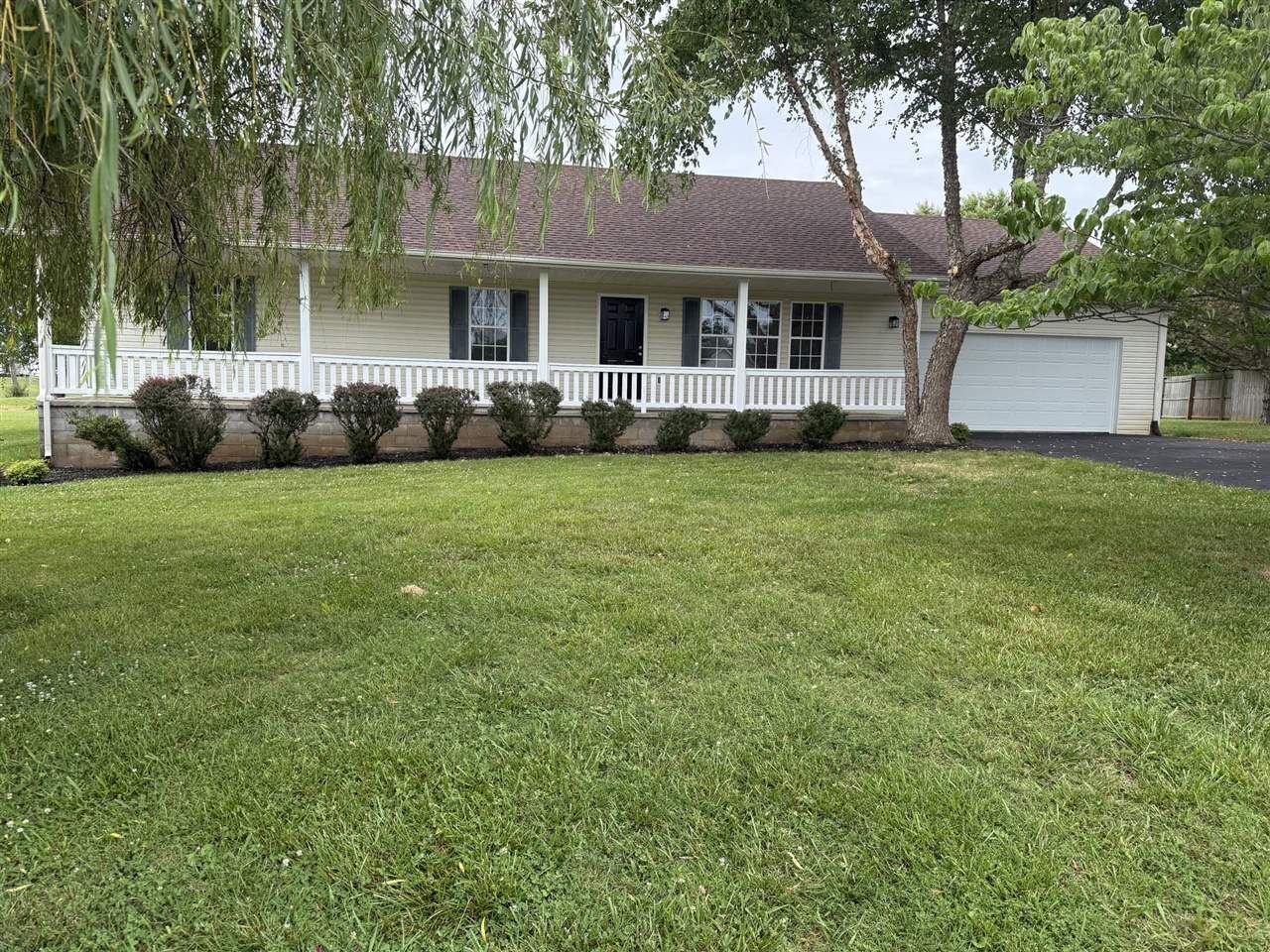 Property Photo: 158 Pembroke Court KY 42101