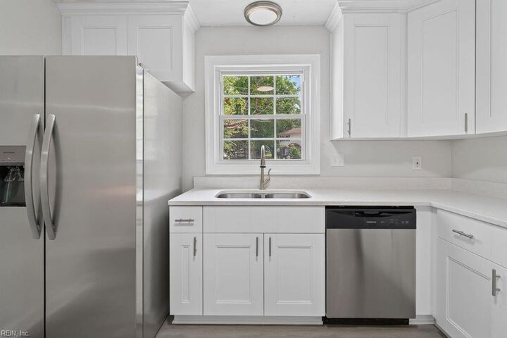 Property Photo:  112 W Rexford Dr  VA 23608 