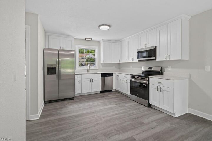 Property Photo:  112 W Rexford Dr  VA 23608 
