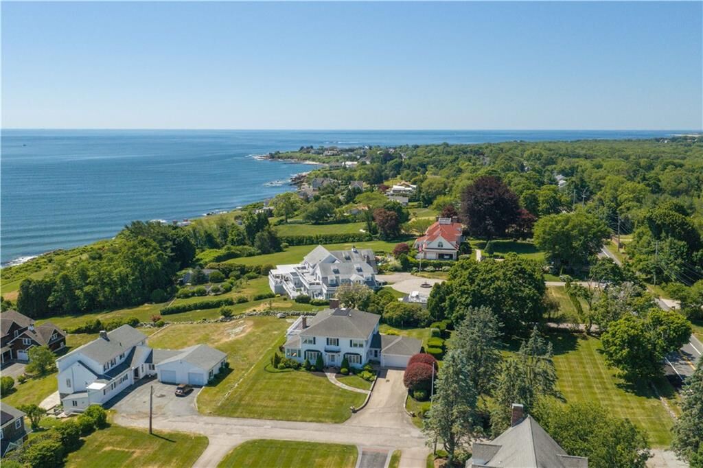 Property Photo:  7 Jenckes Court  RI 02882 