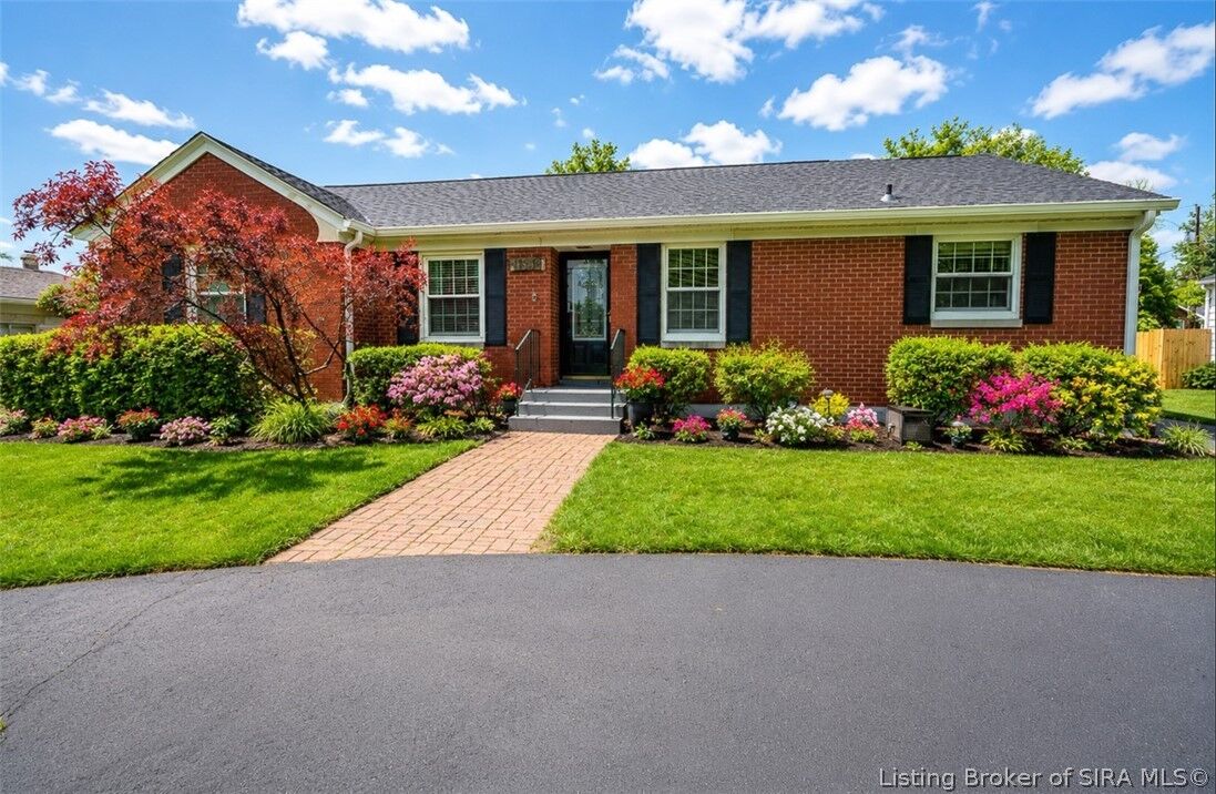 Property Photo:  1352 Slate Run Road  IN 47150 