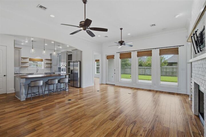 Property Photo:  1035 N Worthington Drive N  LA 70605 
