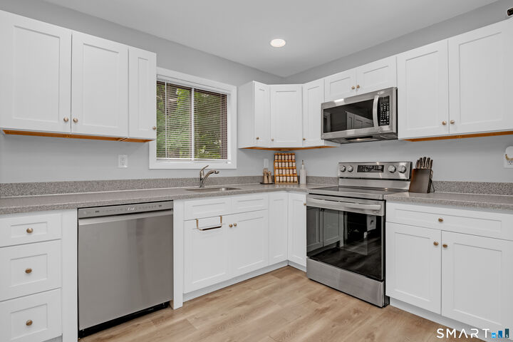 Property Photo:  30 Maplewood Street  CT 06708 