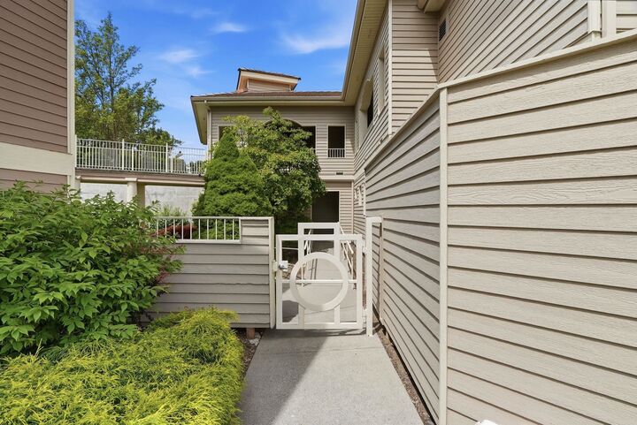 Property Photo:  639 N Riverpoint Blvd H203  WA 99202 
