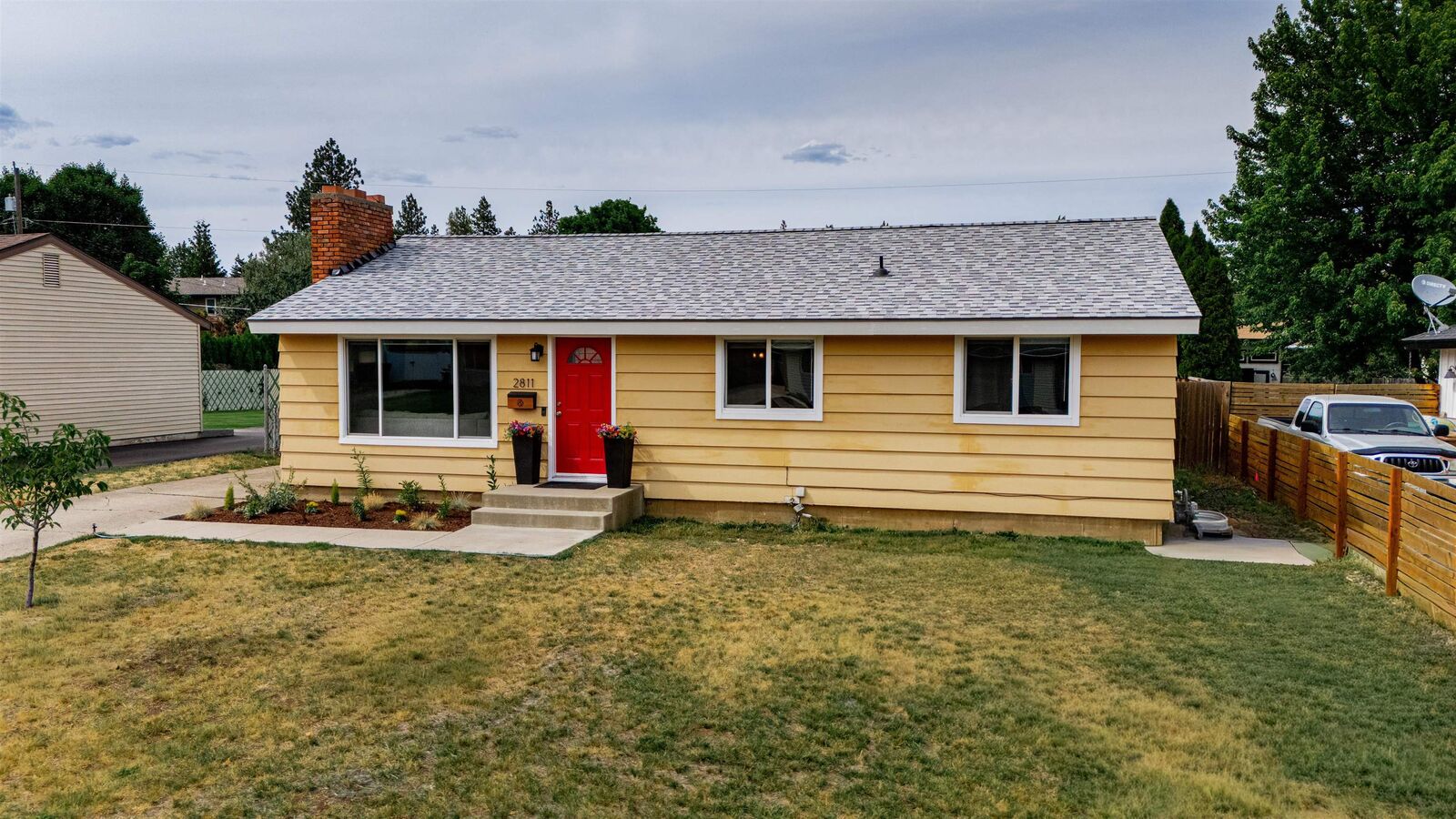 Property Photo: 2811 E 39th Ave WA 99223