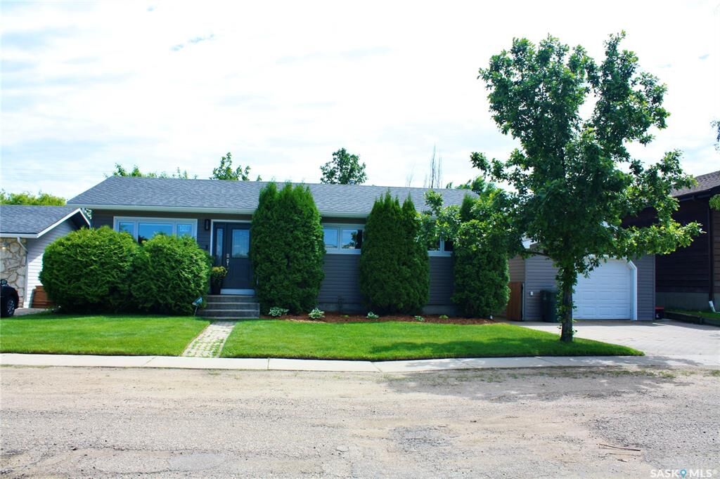 Property Photo:  208 James Street  SK S0K 2L0 