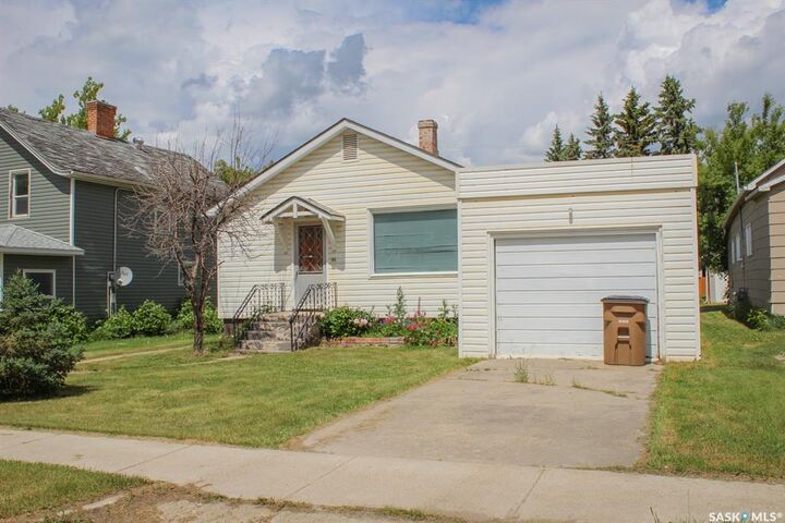 Property Photo:  108 Crawford Avenue E  SK S0E 1A0 