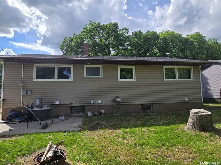 Property Photo:  27 Antrim Street  SK S0K 2M0 