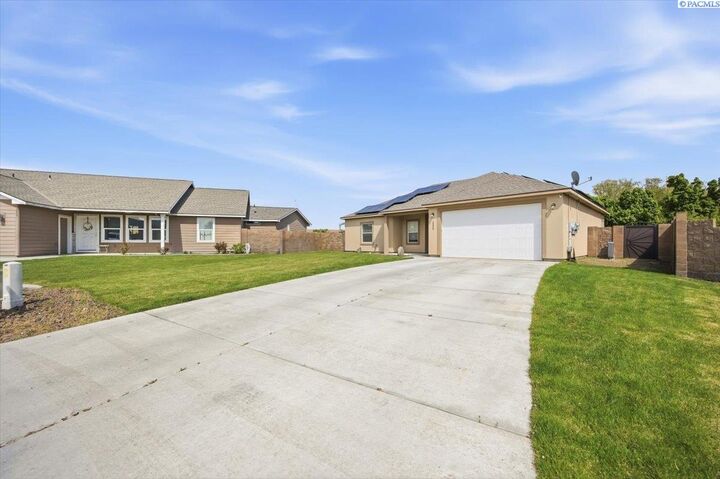 Property Photo:  2325 Famville Ct  WA 99301 