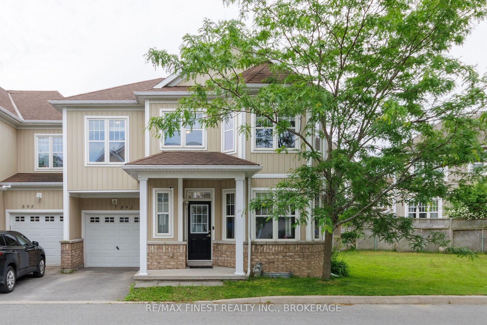 Property Photo:  893 Ascot Lane  ON K7K 0C8 