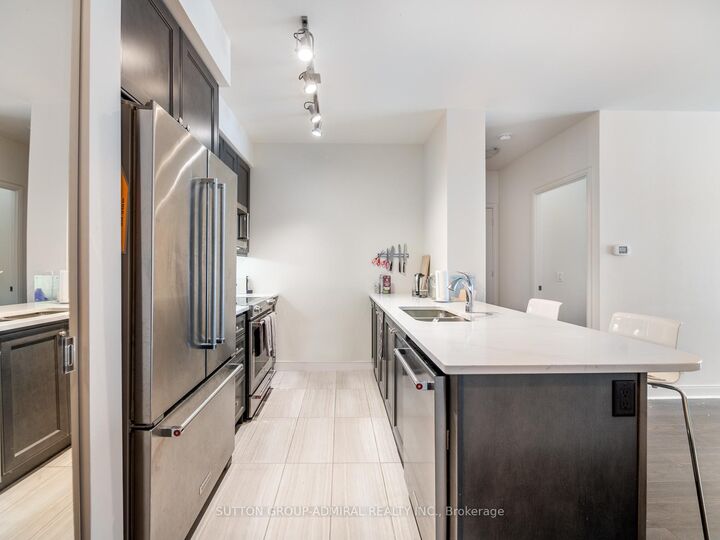 Property Photo:  825 Church Street 301  ON M4W 3Z4 