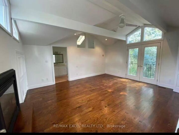 Property Photo:  69 Leisure Lane Loft  ON L4C 4X2 