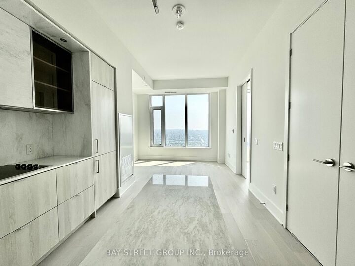 Property Photo:  11 Yorkville Avenue 6006  ON M4W 0B7 