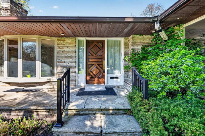 Property Photo:  18 Brian Cliff Drive  ON M3B 2G2 