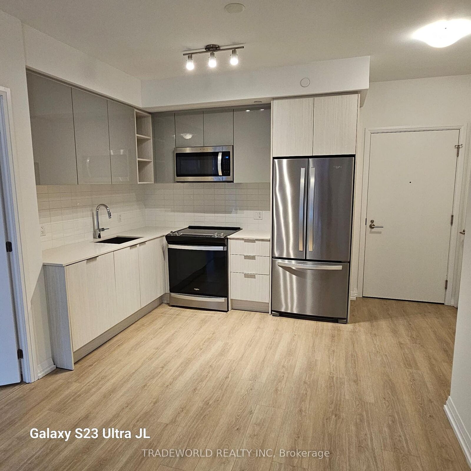 Property Photo:  50 Dunfield Avenue 718  ON M4S 0E4 
