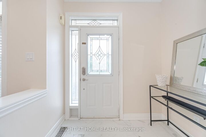 Property Photo: 3737 Brinwood Gate ON L5M 7G9