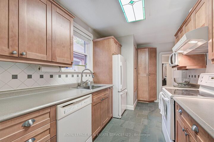 Property Photo:  884 Royal York Road  ON M8Y 2V6 