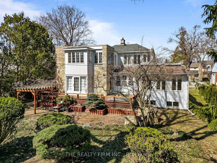 Property Photo: 15 Mayfair Drive ON N6A 2M7