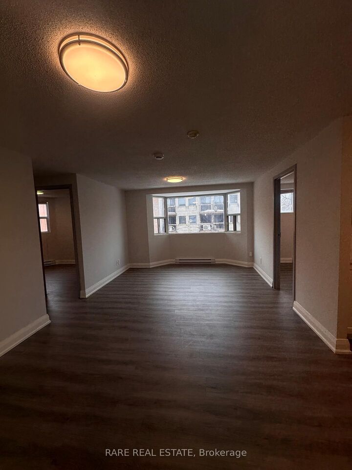 Property Photo:  99 Bellevue Avenue 2  ON M5T 2N8 