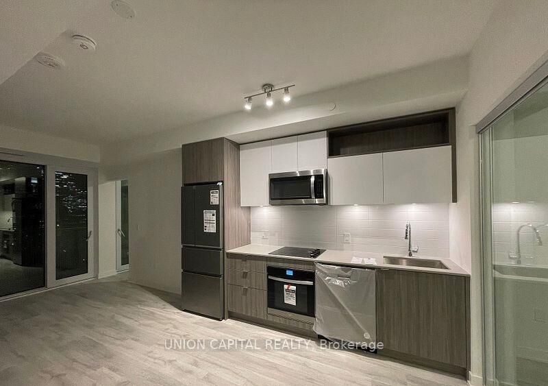 Property Photo:  135 Lower Sherbourne Street 2233  ON M5A 1Y4 