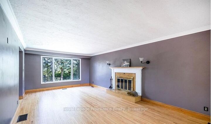 Property Photo:  35 Patrick Street  ON K8V 4B4 