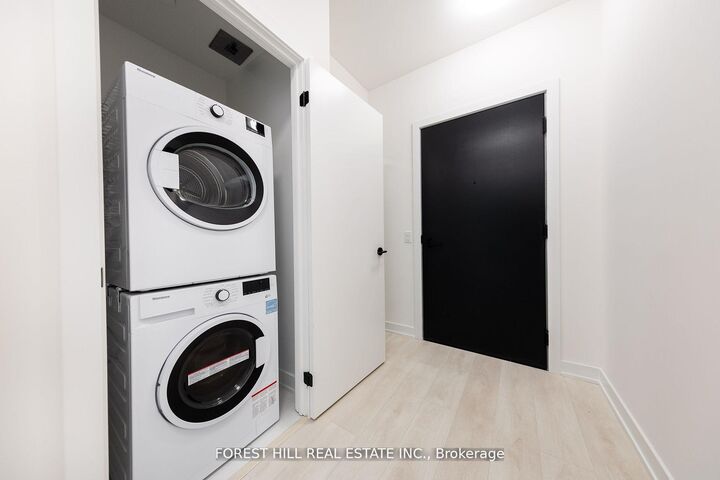 Property Photo:  117 Broadway Avenue 1302  ON M4P 1V3 