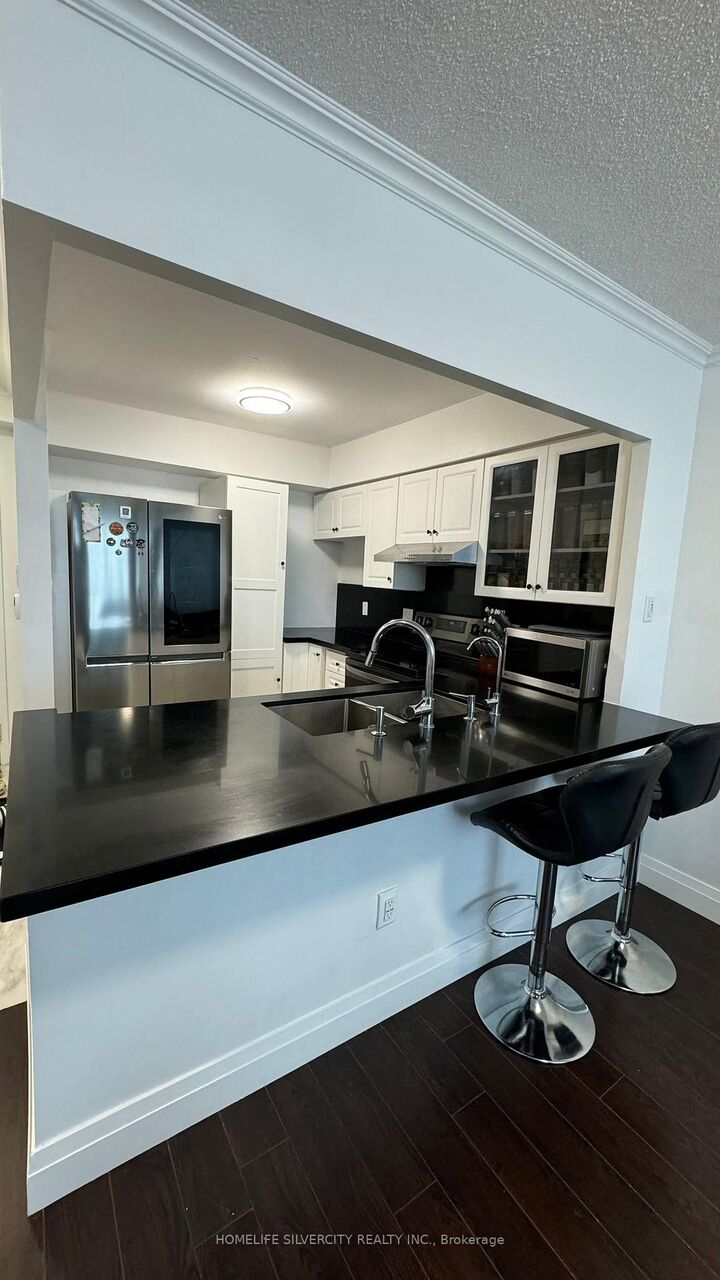 Property Photo:  55 Elm Drive W #2206  ON L5B 3Z3 