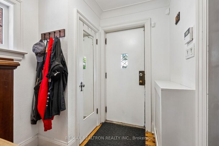 Property Photo: 707 Hillsdale Avenue E ON M4S 1V4