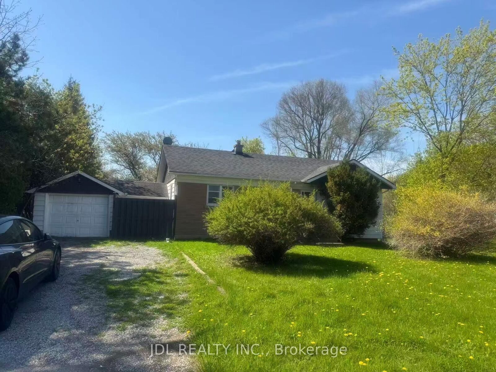 Property Photo:  555 Wellington Street W  ON L4G 6J7 