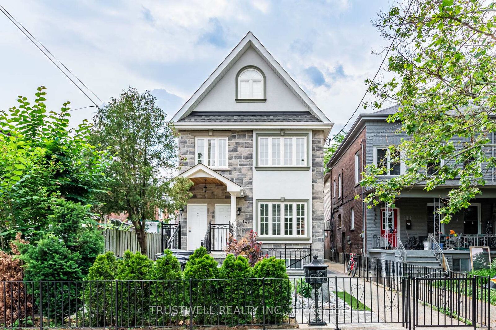 Property Photo: 142 Borden Street ON M5S 2N3