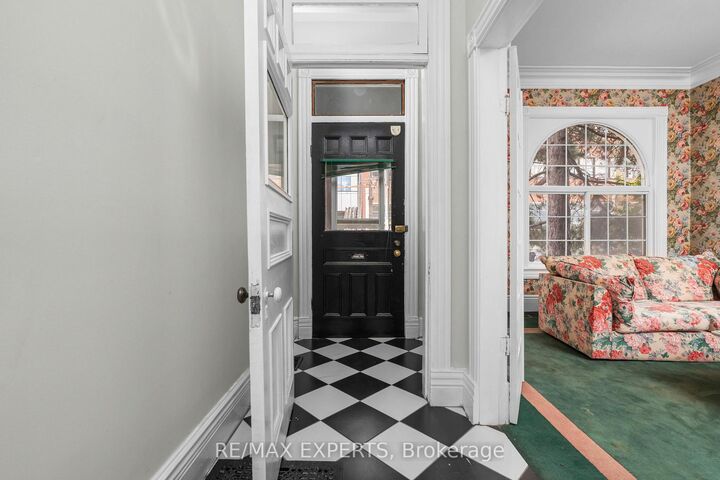 Property Photo: 382 Bathurst Street ON M5T 2S6