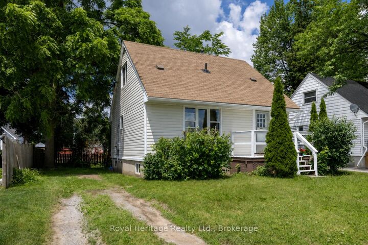 Property Photo: 722 Gillespie Avenue ON K9J 4B7