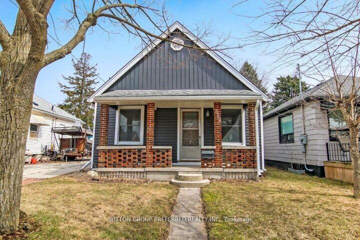 Property Photo:  272 Sanders Street  ON N5Z 2T2 