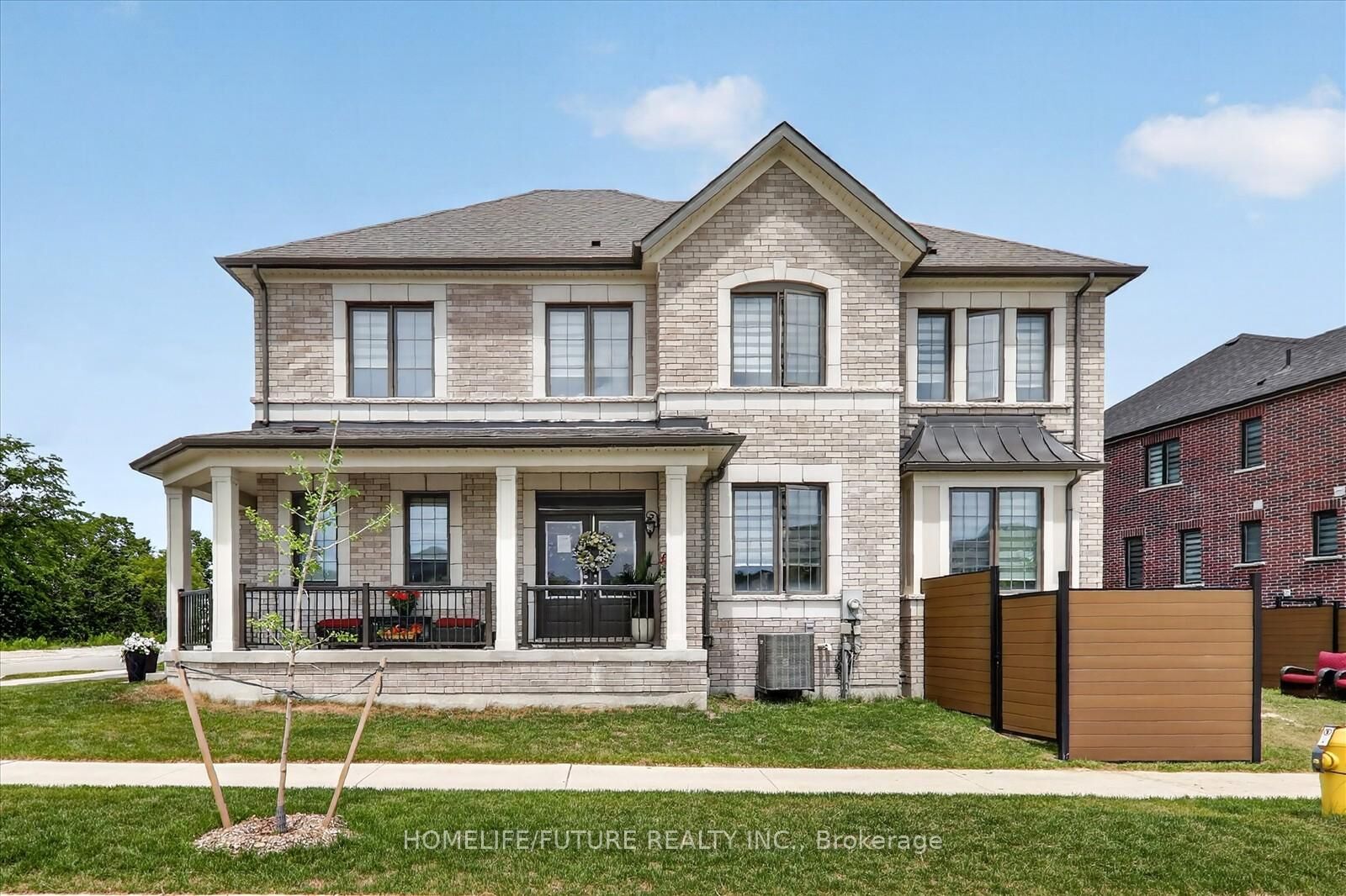 Property Photo:  1866 Passionfruit Grove  ON L1Y 0B5 