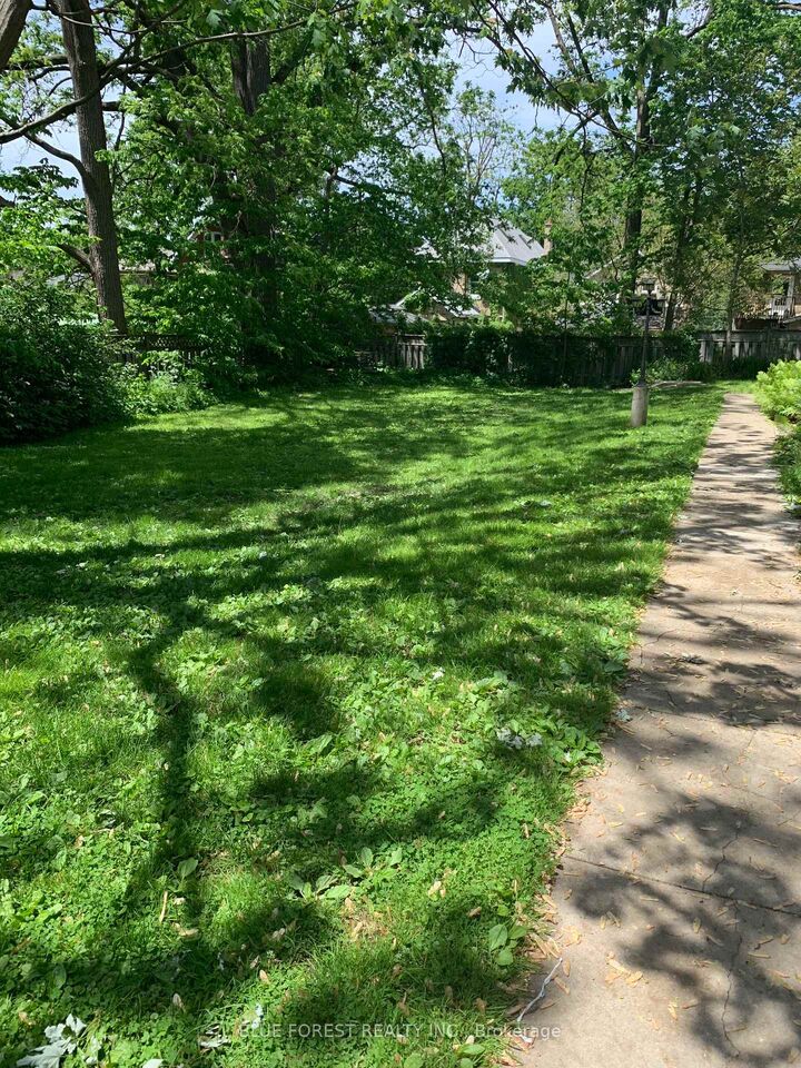 Property Photo:  1 Waverley Place  ON N6B 2C3 