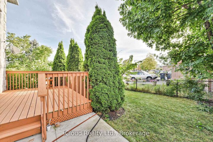 Property Photo: 14 Timberlane Drive ON L6Y 3Y3