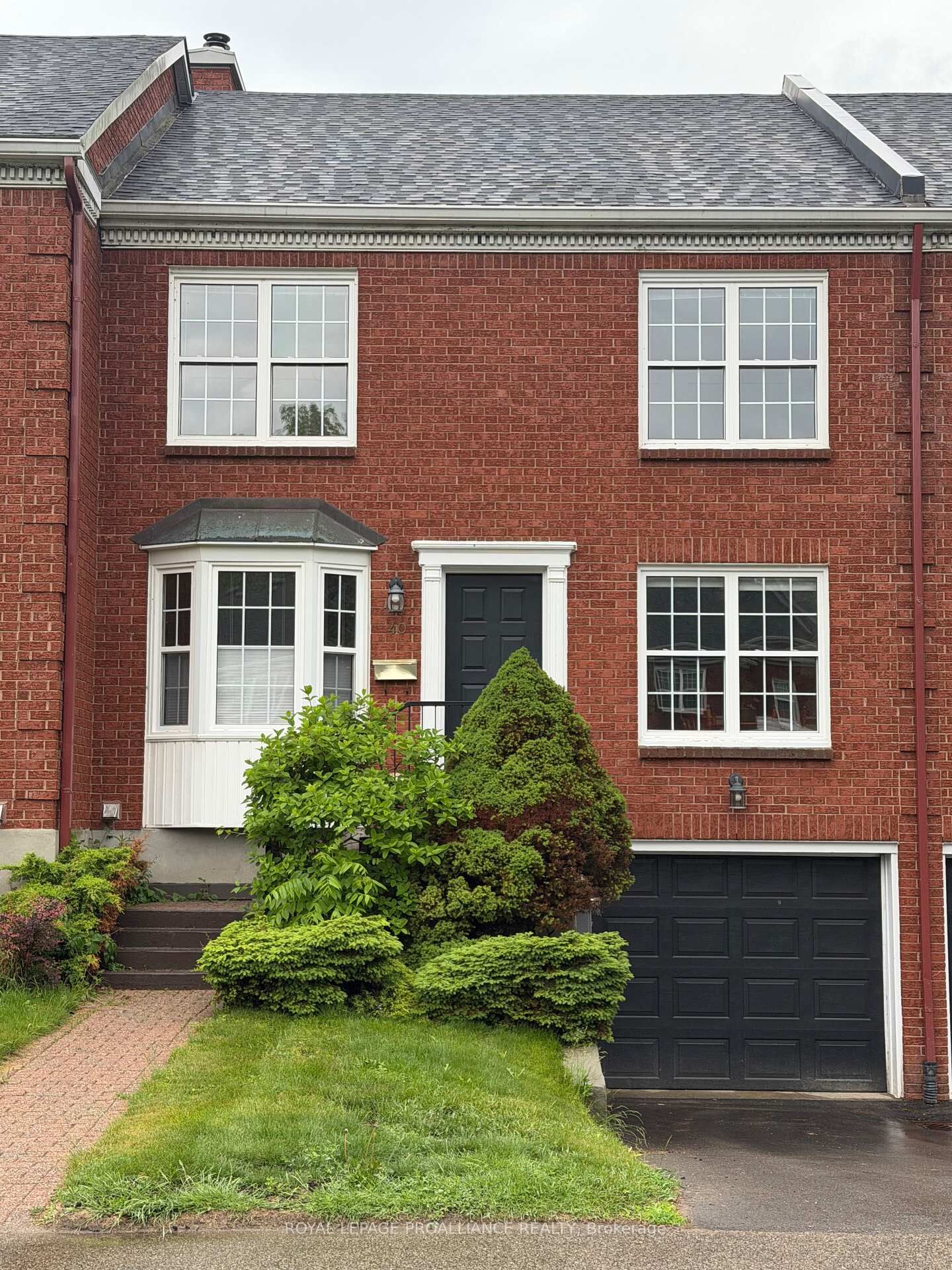 Property Photo:  40 Country Club Place  ON K6V 6T9 