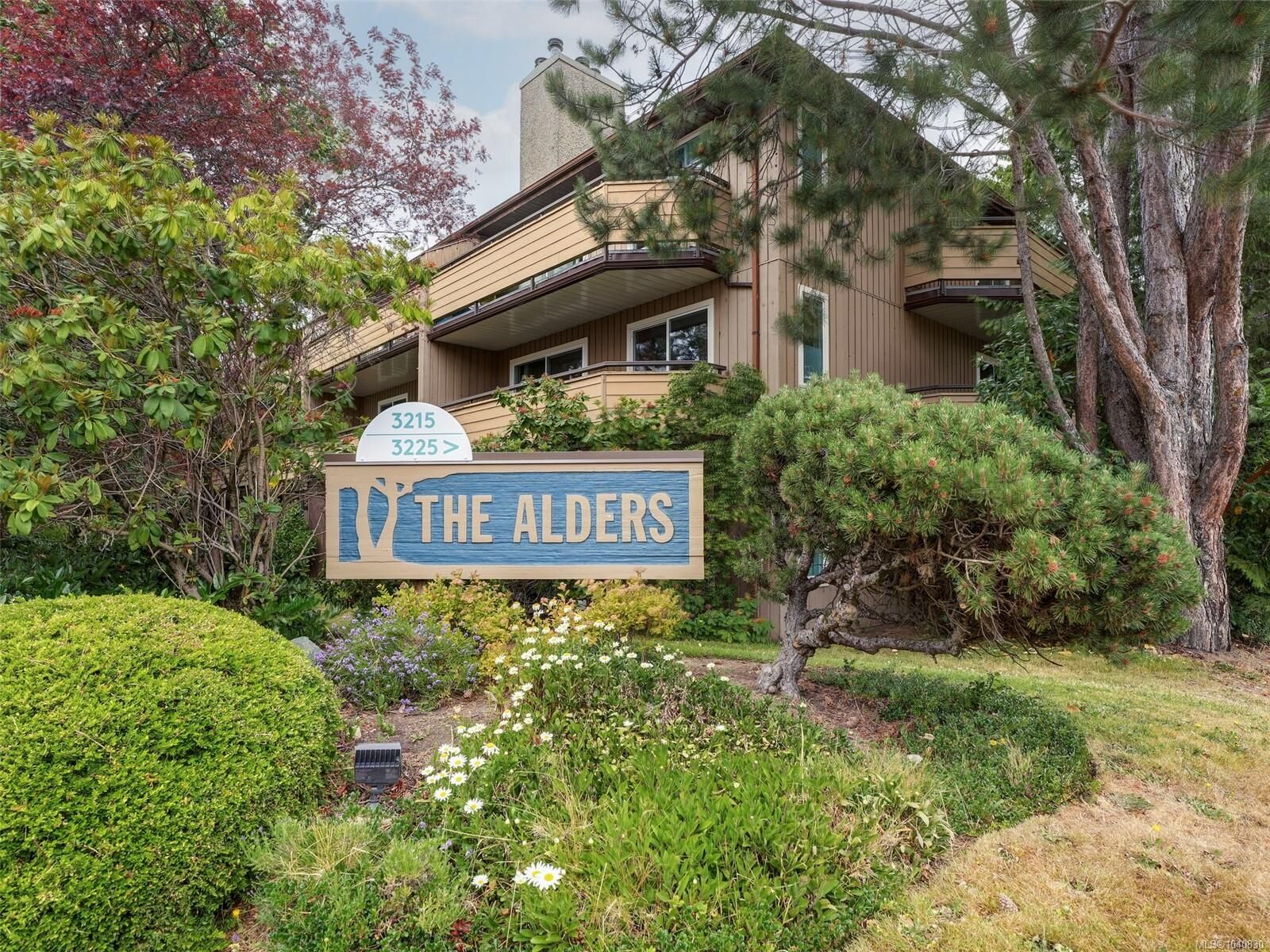 Property Photo:  3215 Alder St #111  BC V8X 1P3 