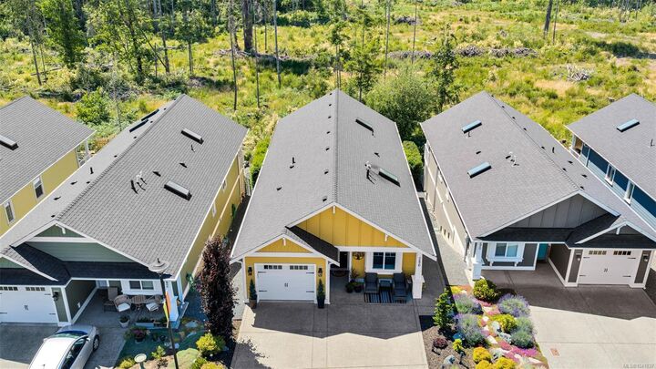 Property Photo:  286 Edgewood Cres  BC V9L 0G6 