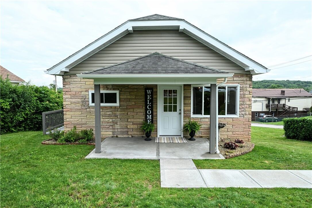 Property Photo:  400 E 4th Ave  PA 15054 