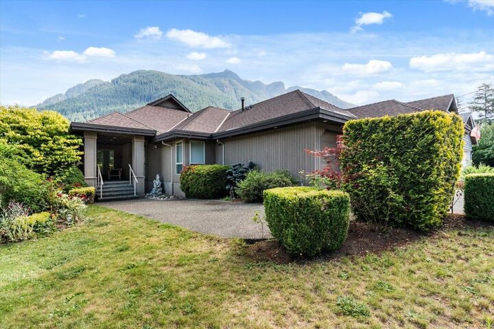 Property Photo: 21313 Lakeview Crescent BC V0X 1L1