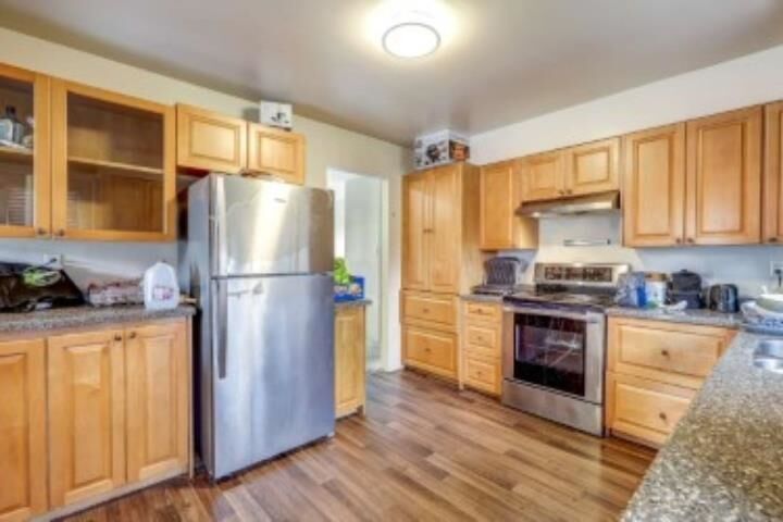 Property Photo: 10926 80 Avenue BC V4C 1W3