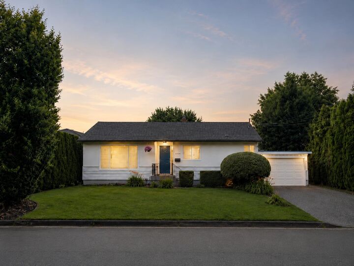 9335 Woodbine Street — photo 1